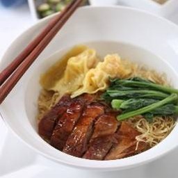 บะหมี่เกี๊ยวกุ้งเป็ดย่าง