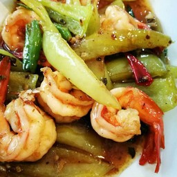 ผัดพริกหยวกกุ้งราดข้าว