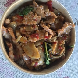 ผัดหน่อไม้ดองหมูชิ้น