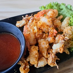 หมึกกุ้งทอดกระเทียม
