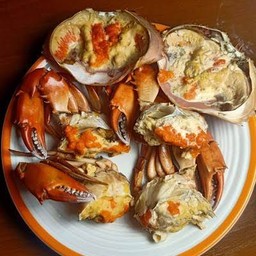 ปูทะเลไข่นึ่งทั้งตัว (ครึ่งกิโล)