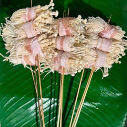 สามชั้นพันเห็ดเข็มทอง