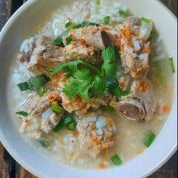 ข้าวต้มกะดูกหมู