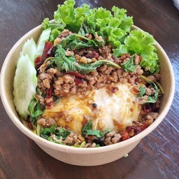 ข้าวไข่ข้น กะเพราหมูชิ้น