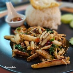 กระเพาปู ราดข้าว