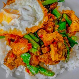 ผัดพริกแกง เนื้อ,กุ้ง,ปลาหมึก,หมูกรอบ