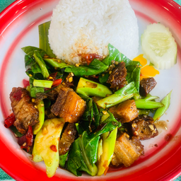 คะน้าหมูกรอบ