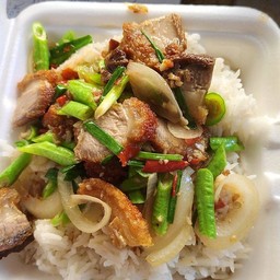 กระเพาหมูกรอบ