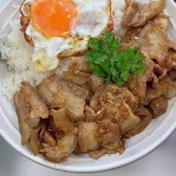 สามชั้นกระเทียม