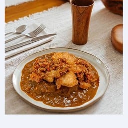 ข้าวแกงกะหรี่ไก่ทอดพริกกระเทียม homemade