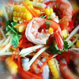 ยำมะม่วงข้าวโพดกุ้งสุก
