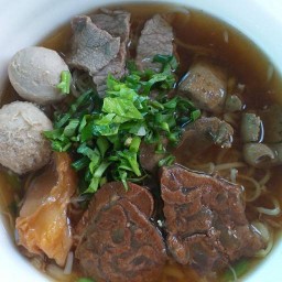 ก๋วยเตี๋ยวน้องมาร์ค ( คลองศาลา )