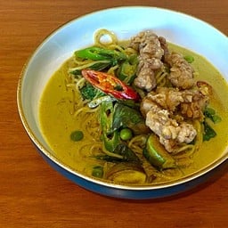 สปาเกตตี้เขียวหวานไก่กรอบ