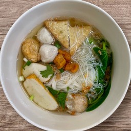 ก๋วยเตี๋ยวลูกชิ้นปลา น้ำใส