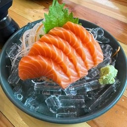 04 Salmon Sashimi 5 Pcs
