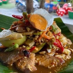 หมูตกครกยอดมะพร้าว