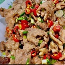 ข้าวหมูคั่วพริกเกลือ