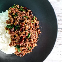 ข้าวราดกะเพราเนื้อสับ