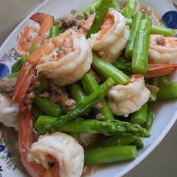 ผัดหน่อไม้ฝรั่งเป็นกับข้าว