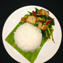 คะน้าหมูกรอบ