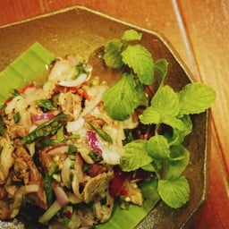 ยำหมูย่างมะนาวเปรี้ยว