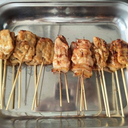 เซตหมูปิ้ง 8 ไม้ + ข้าวเหนียว