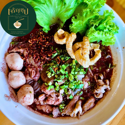 ก๋วยเตี๋ยวน้ำตก ( หมูตุ๋น ลูกชิ้น )
