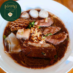 ก๋วยเตี๋ยวน้ำตก ( เนื้อตุ๋น ลูกชิ้น )
