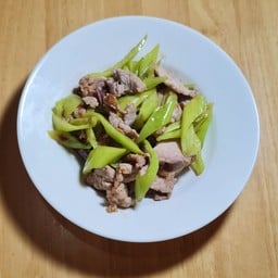 ก๋วยเตี๋ยวไก่มะระ/ขนมจีนแกงใต้