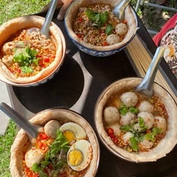 ก๋วยเตี๋ยวชามหมูเด้ง