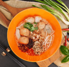 ก๋วยเตี๋ยวลูกชิ้นแคะต้มยำ
