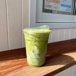 Ice Matcha Latte (มัทฉะลาเต้เย็น)