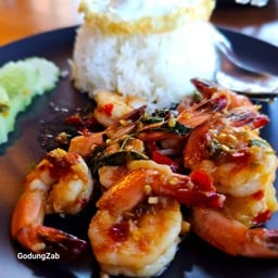 กระเพากุ้ง ราดข้าว