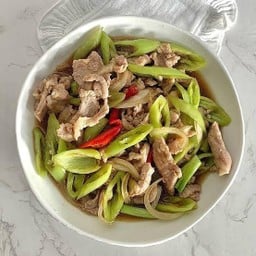 ผัดพริกหยวก ราดข้าว