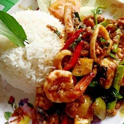 ผัดกระเพาะทะเลราดข้าว