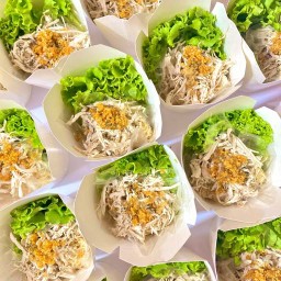 หมี่ไก่ฉีก by PREEYA