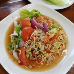 ยำมาม่าหมูสับ