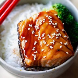 ข้าวหน้าแซลมอน เทอริยากิ