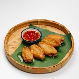ไก่ทอดซอสน้ำปลา -  Deep Fried Chicken Wing with Fish Sauce