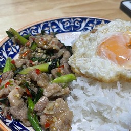 ผัดแขนงหมูชิ้น