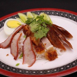 ข้าวหมูแดงหมูกรอบ