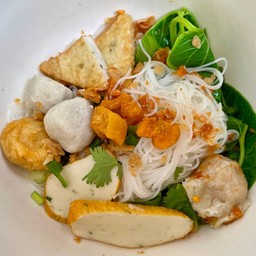 ก๋วยเตี๋ยวลูกชิ้นปลา แห้ง