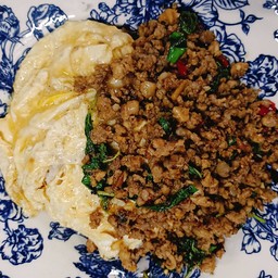 ข้าวกะเพราหมูสับไข่ข้น