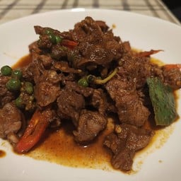 ผัดเผ็ดเนื้อชิ้น