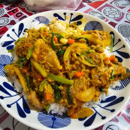 ผัดผงกระหรี่ราดข้าว