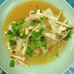 ยำวุ้นเส้นใส่ยอดมะพร้าว