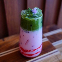 มัทฉะสตอเบอรรี่ลาเต้ เย็น