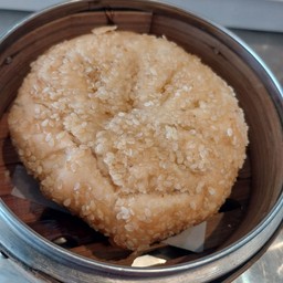 ซาลาเปาทอดไส้หมูแดง