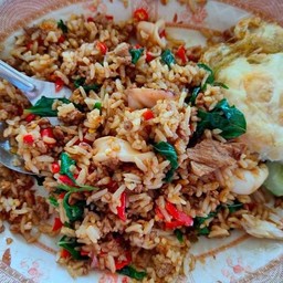 ข้าวคลุก กระเพราหมูสับ ฟรีไข่ดาว