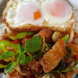 ข้าวพริกแกงหมูกรอบ+ไข่ดาว